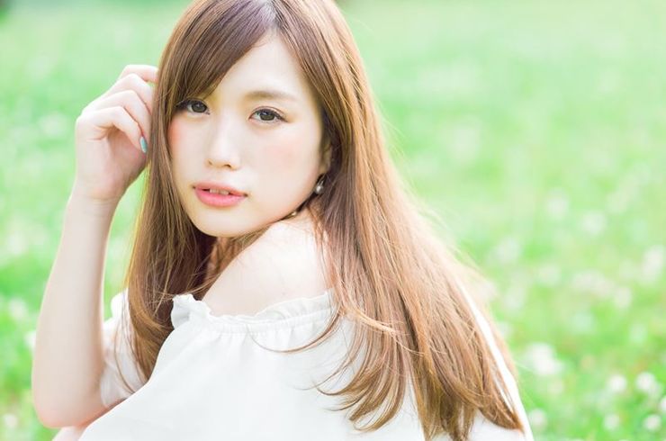 ミドルヘアの女性