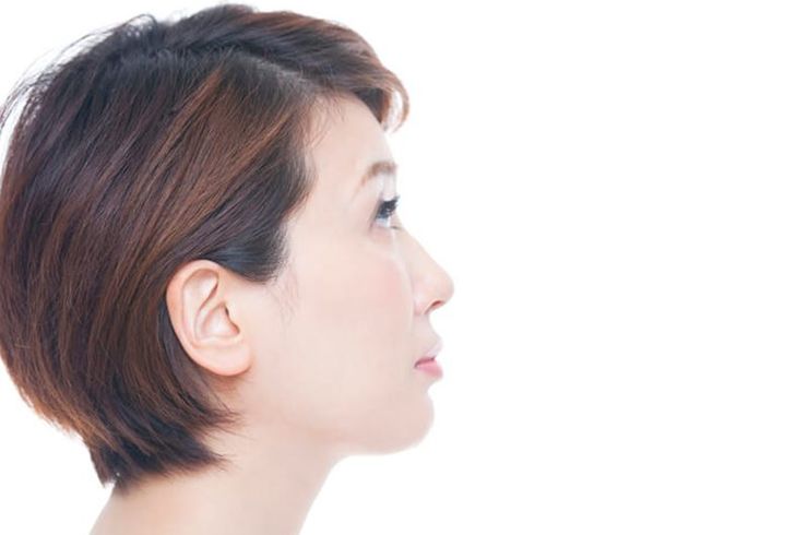 ショートの女性